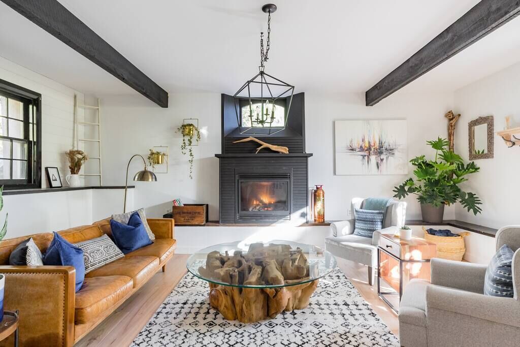 Photo of Livingroom in Hamilton Township