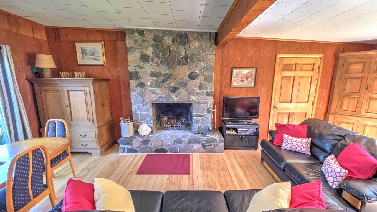 Photo of Livingroom in Rideau Lakes