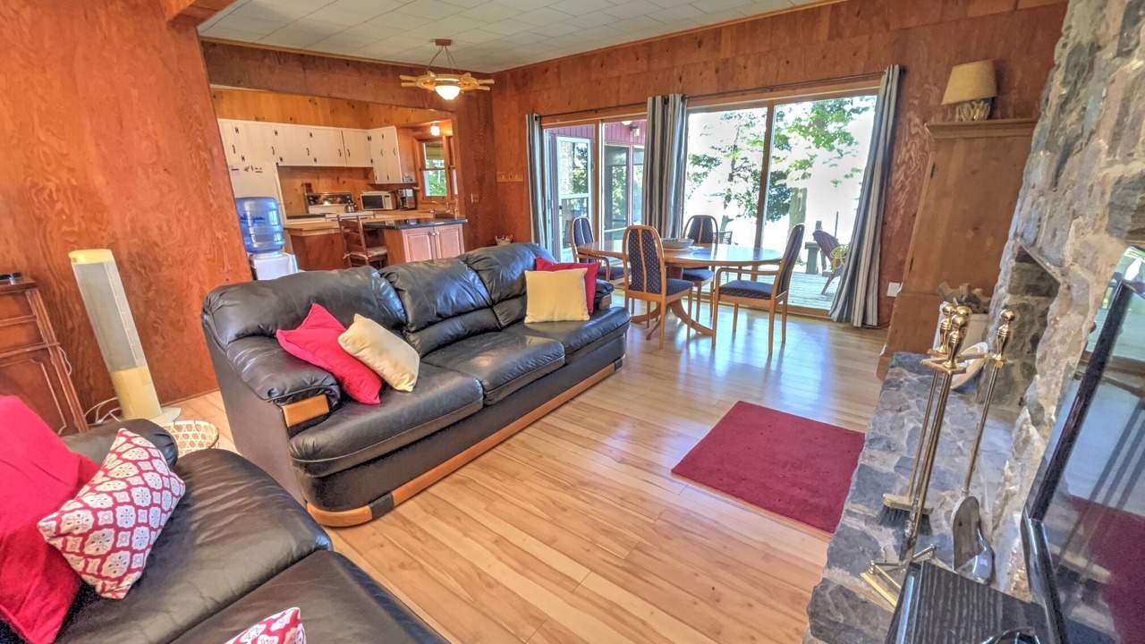 Photo of Livingroom in Rideau Lakes