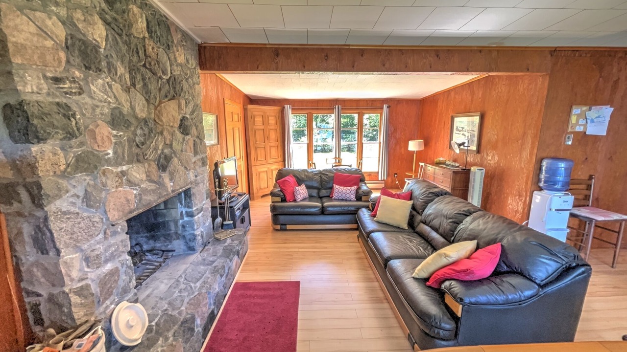 Photo of Livingroom in Rideau Lakes