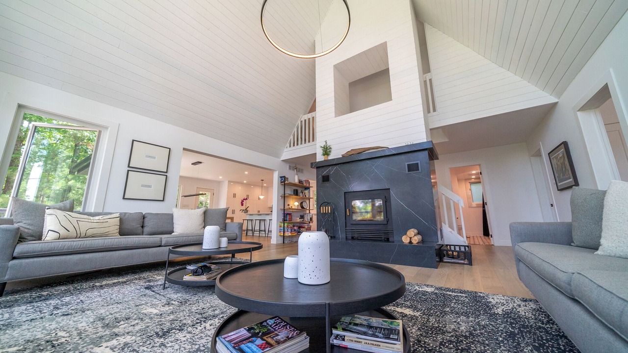 Photo of Livingroom in North Frontenac