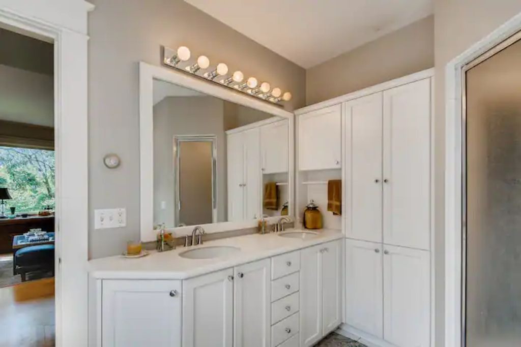 Photo of Bathroom in Summit Hill