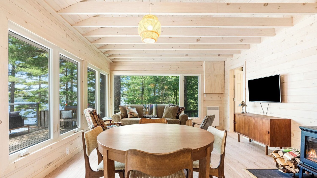 Photo of Livingroom in North Frontenac