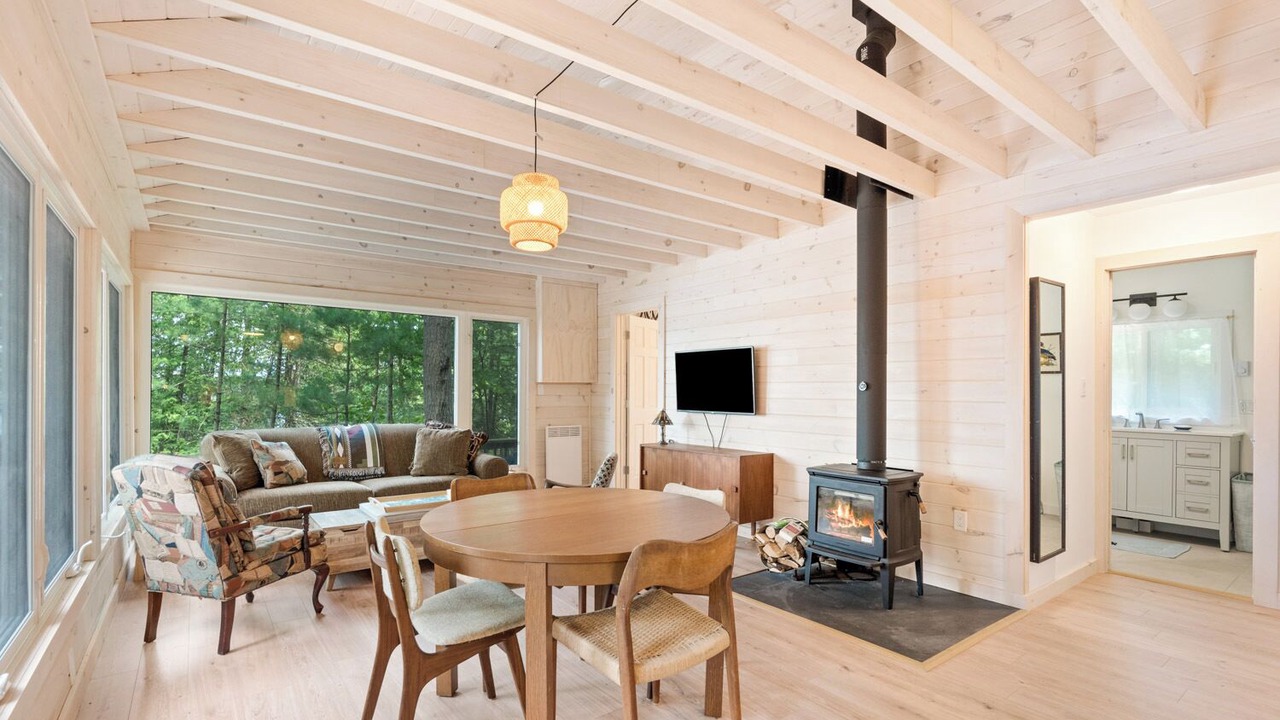 Photo of Livingroom in North Frontenac