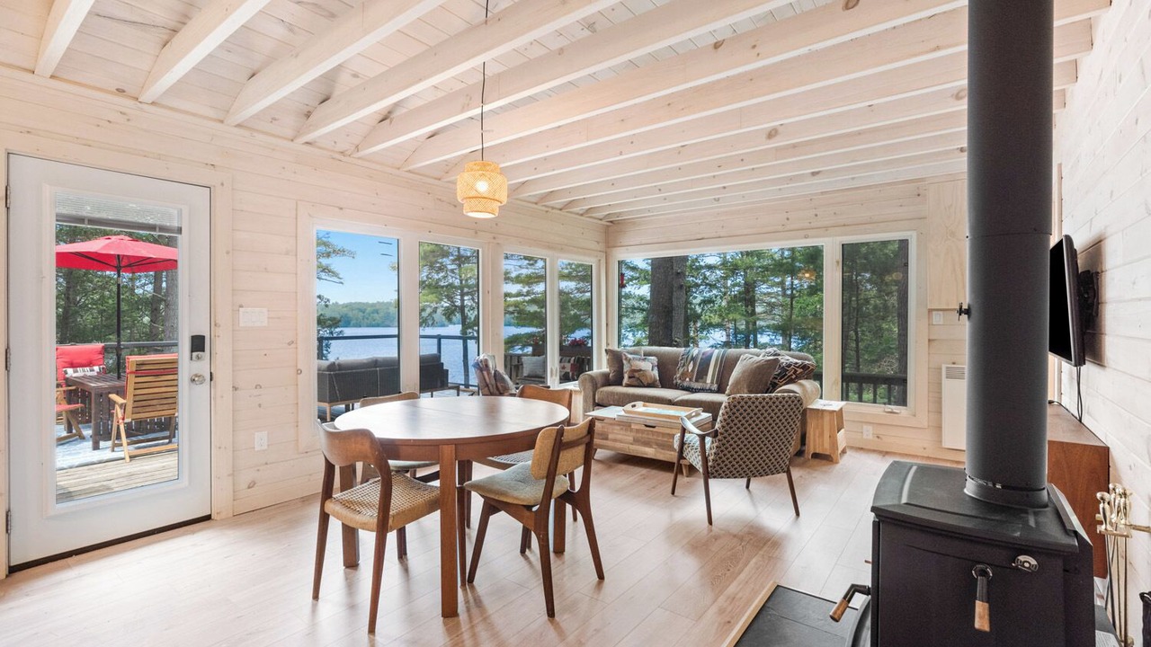 Photo of Livingroom in North Frontenac