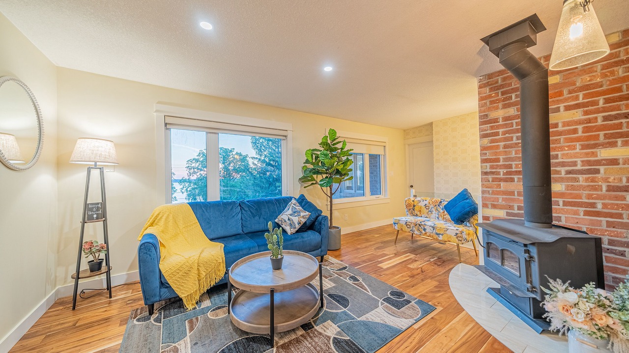 Photo of Livingroom in Scugog