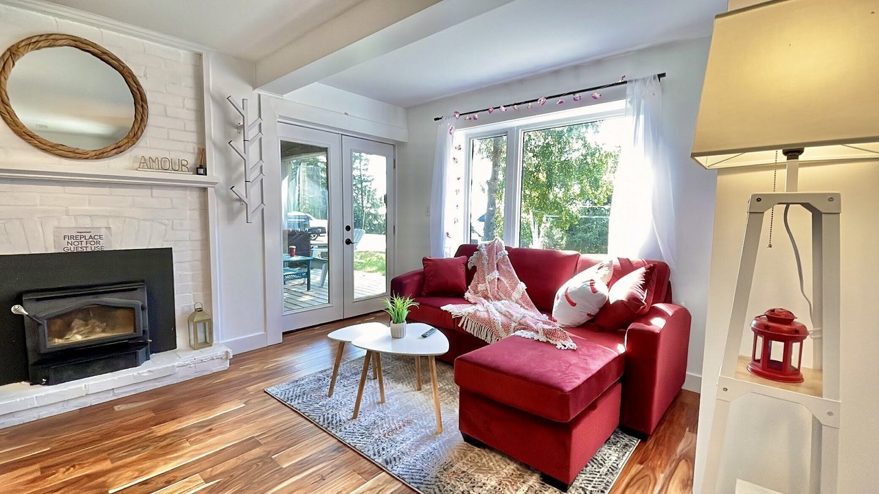 Photo of Livingroom in Scugog
