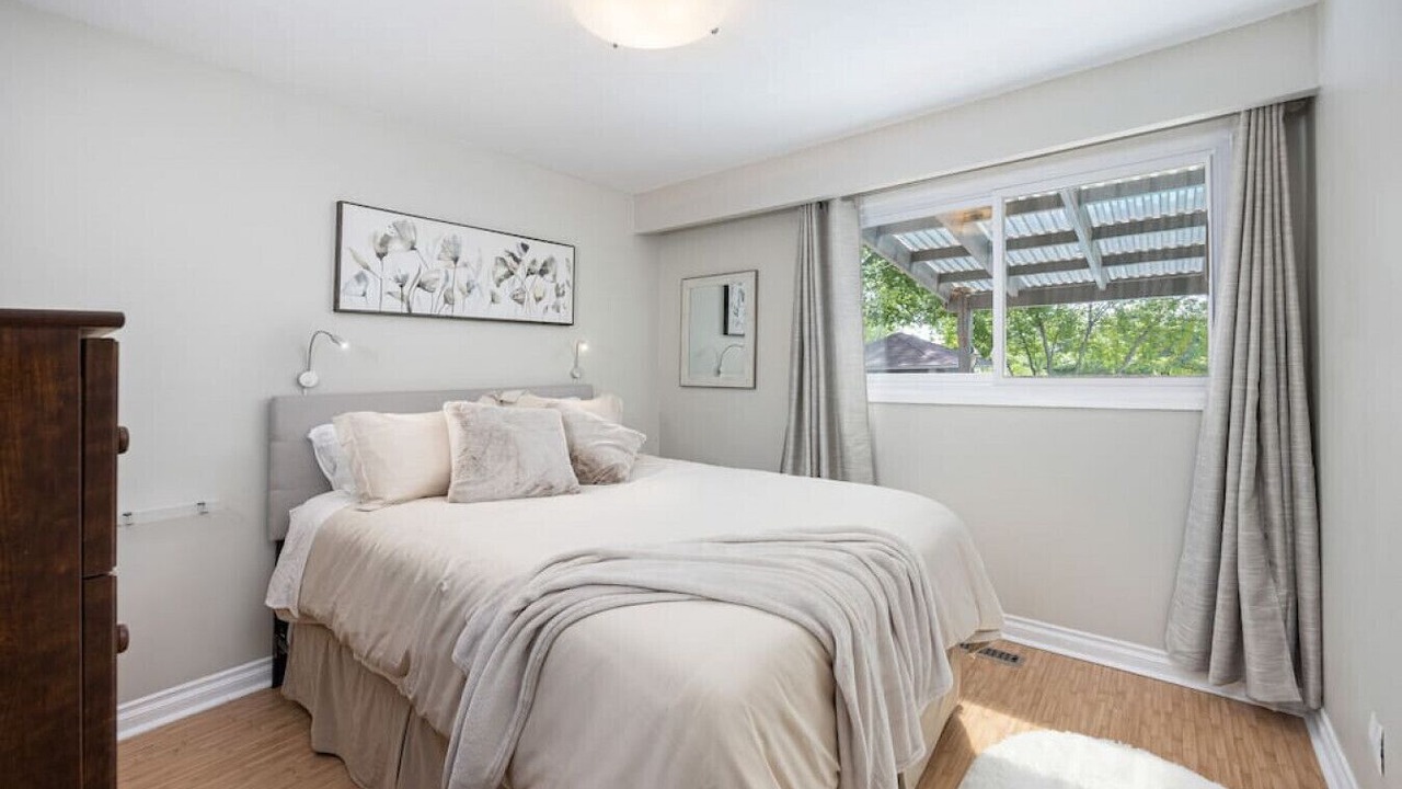Photo of Bedroom in Clarkson-Lorne Park