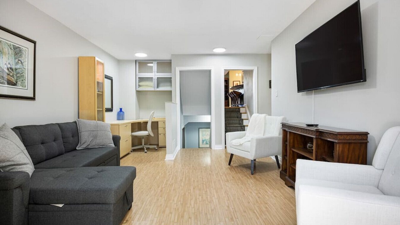 Photo of Livingroom in Clarkson-Lorne Park