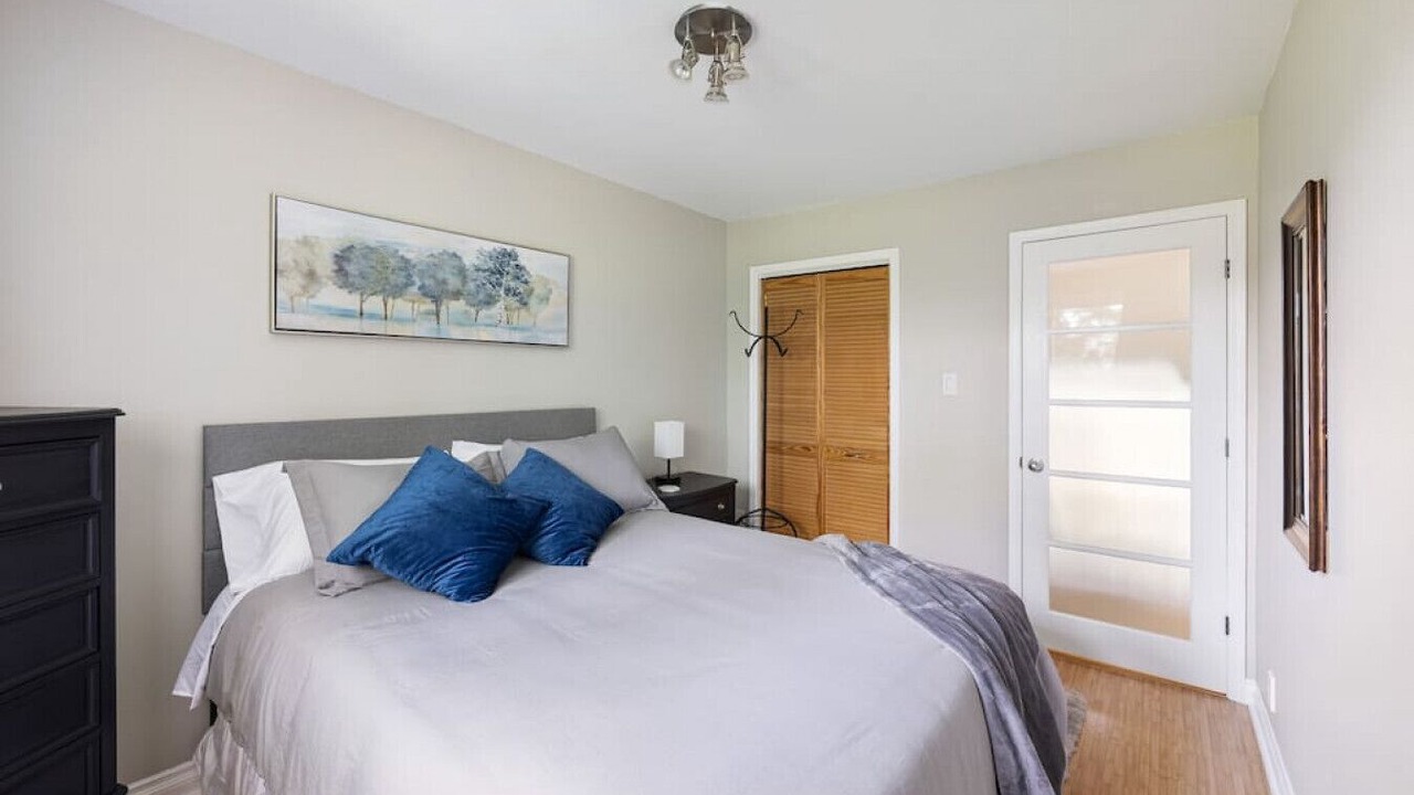 Photo of Bedroom in Clarkson-Lorne Park