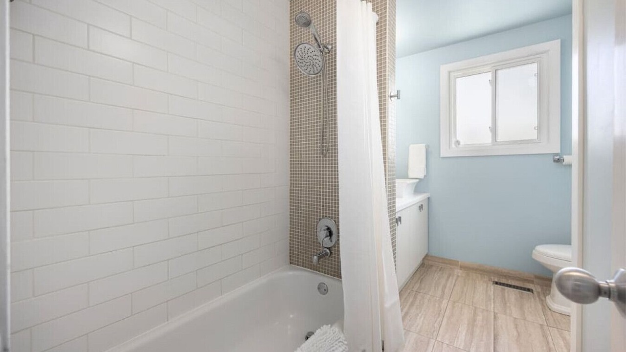 Photo of Bathroom in Clarkson-Lorne Park
