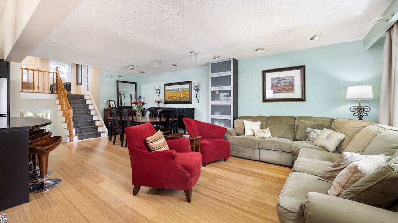 Photo of Livingroom in Clarkson-Lorne Park
