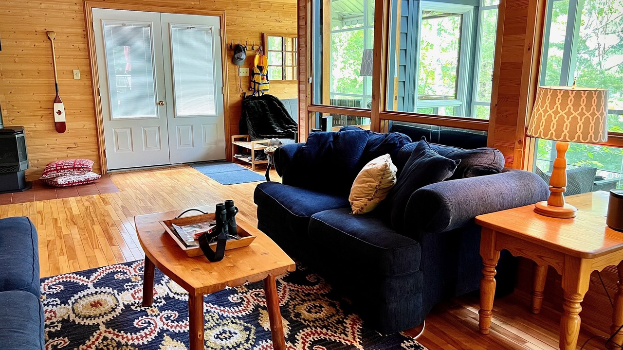 Photo of Livingroom in Central Frontenac