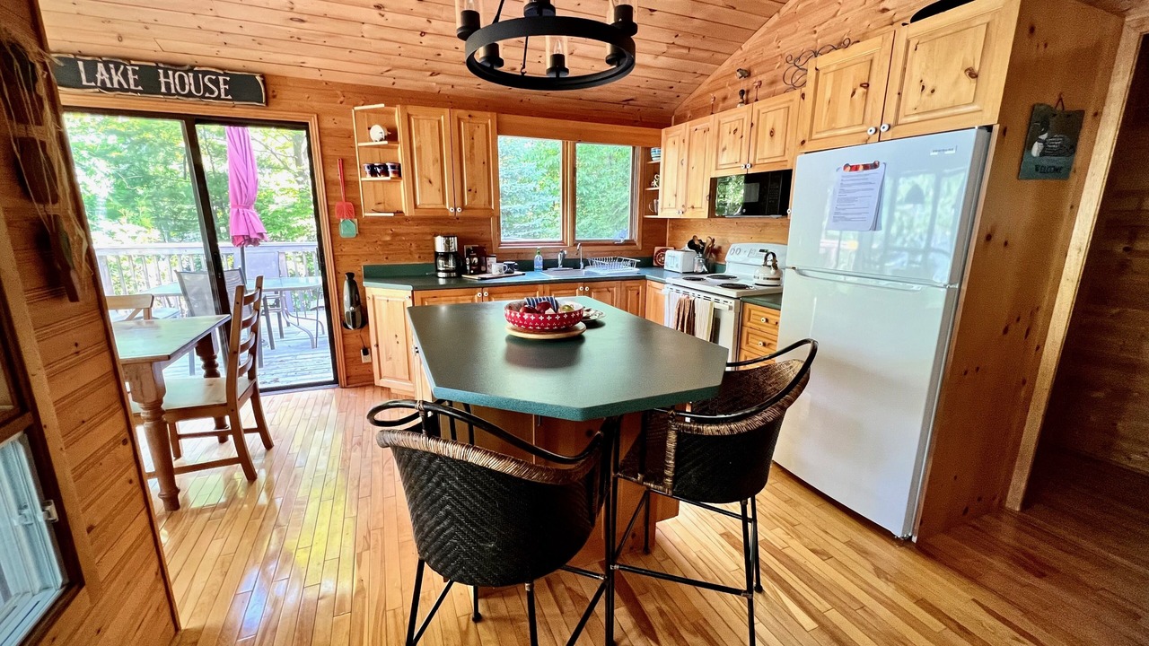 Photo of Kitchen in Central Frontenac