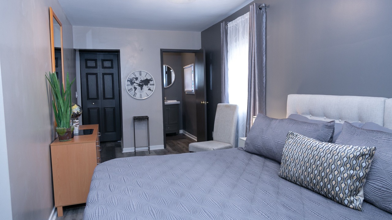 Photo of Bedroom in Port Dalhousie