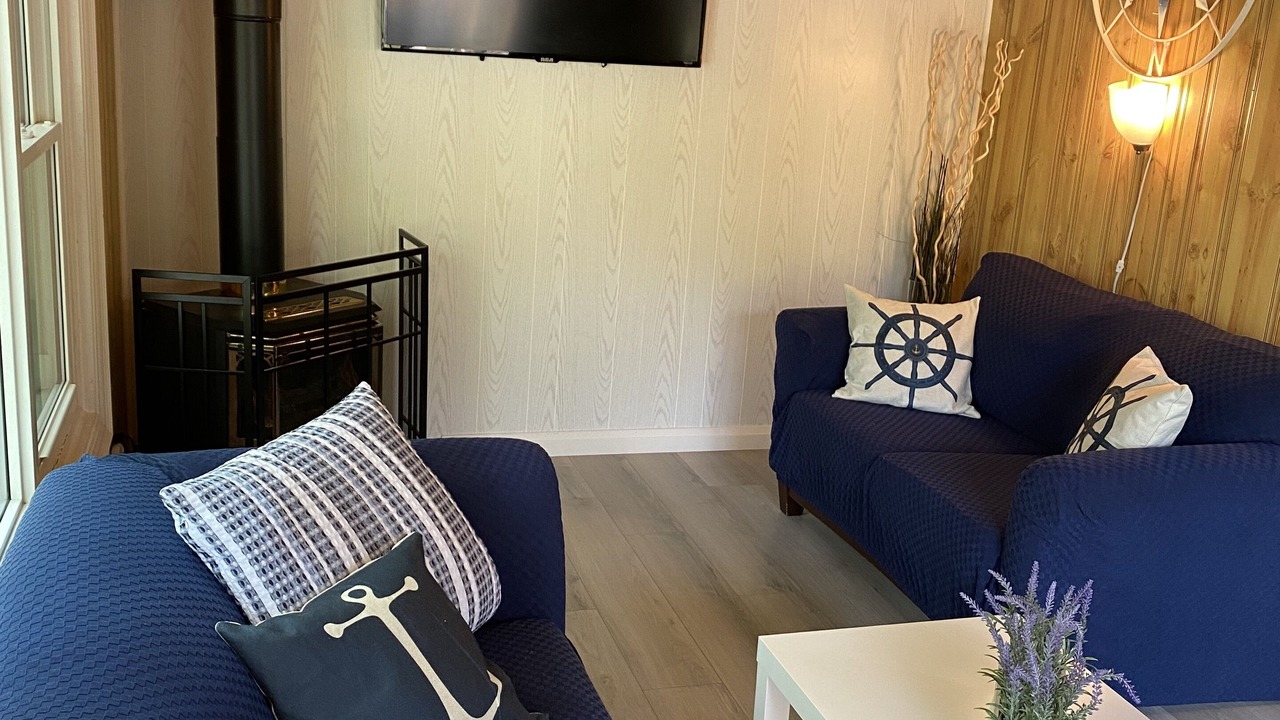 Photo of Livingroom in Round Lake