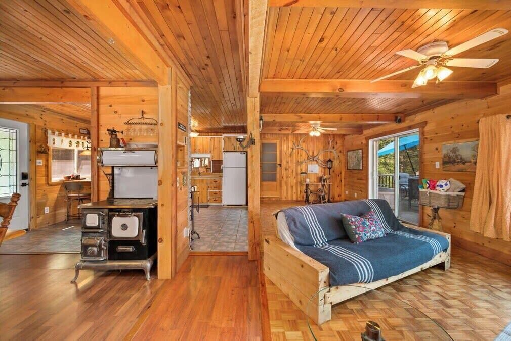 Photo of Livingroom in Hastings Highlands