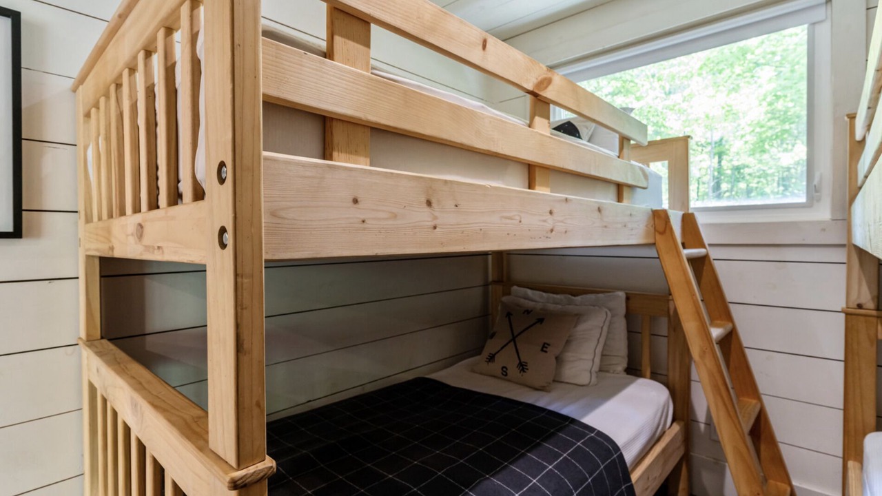 Photo of Bedroom in Gravenhurst
