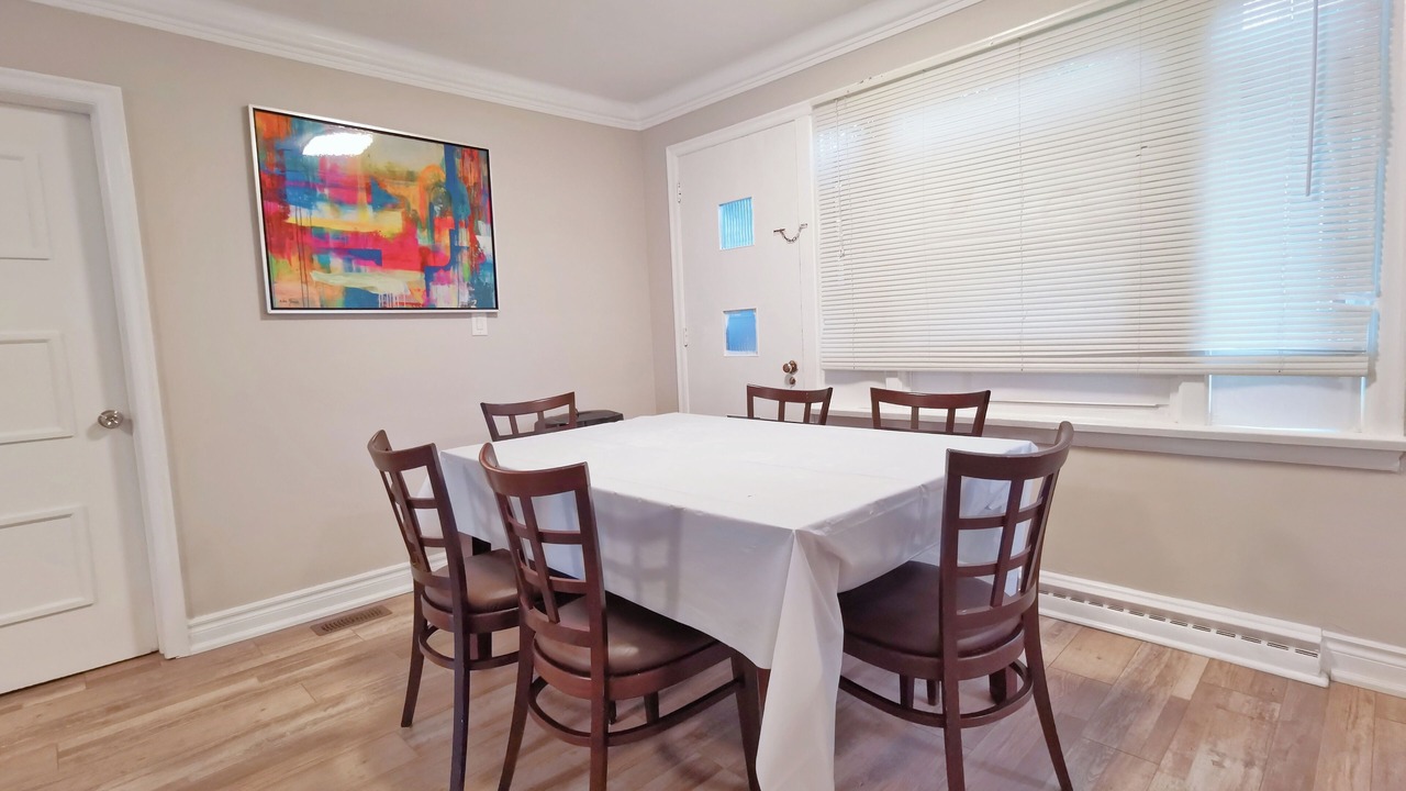 Photo of Livingroom in Lindsay