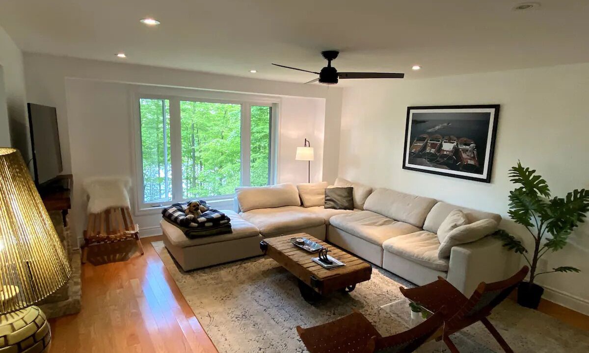 Photo of Livingroom in Frontenac
