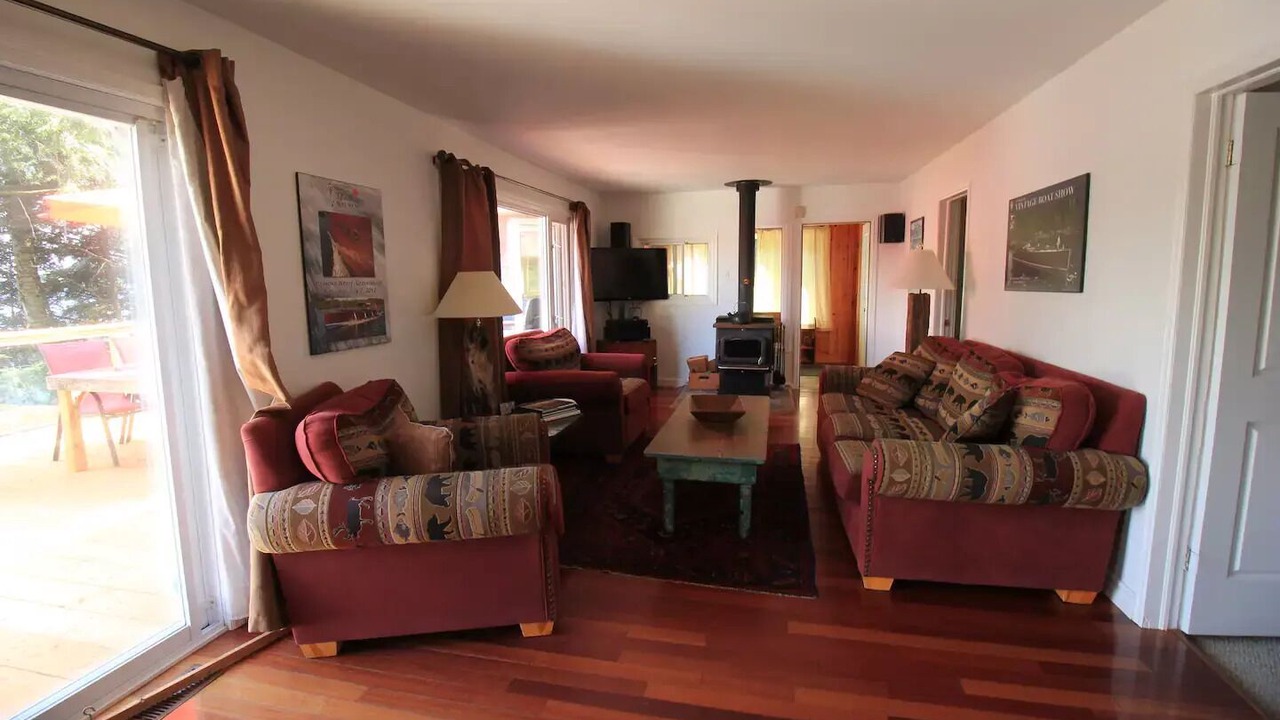Photo of Livingroom in Muskoka Lakes