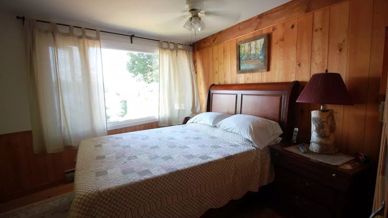 Photo of Bedroom in Muskoka Lakes
