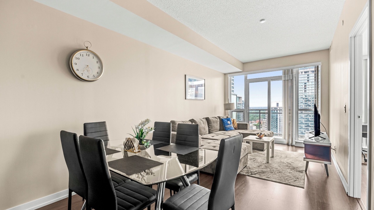 Photo of Livingroom in Yonge-Eglinton
