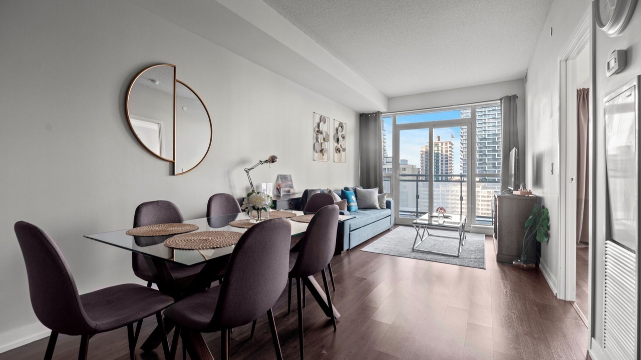 Photo of Livingroom in Yonge-Eglinton