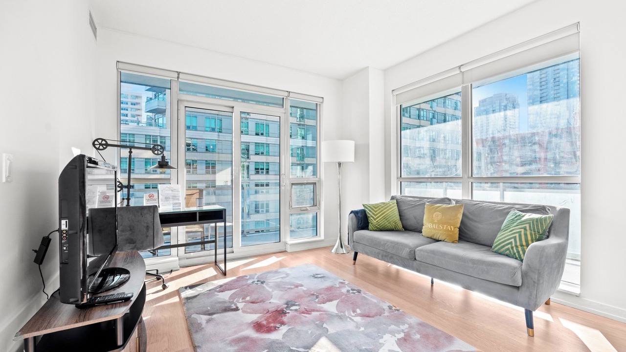 Photo of Livingroom in Yonge-Eglinton