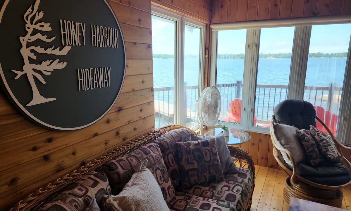 Photo of Livingroom in Honey Harbour