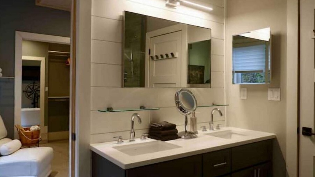 Photo of Bathroom in Utterson