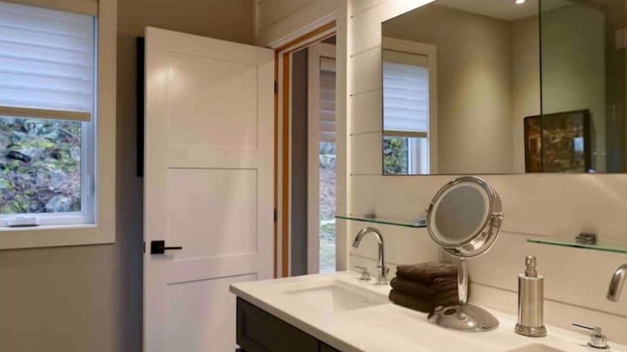 Photo of Bathroom in Utterson