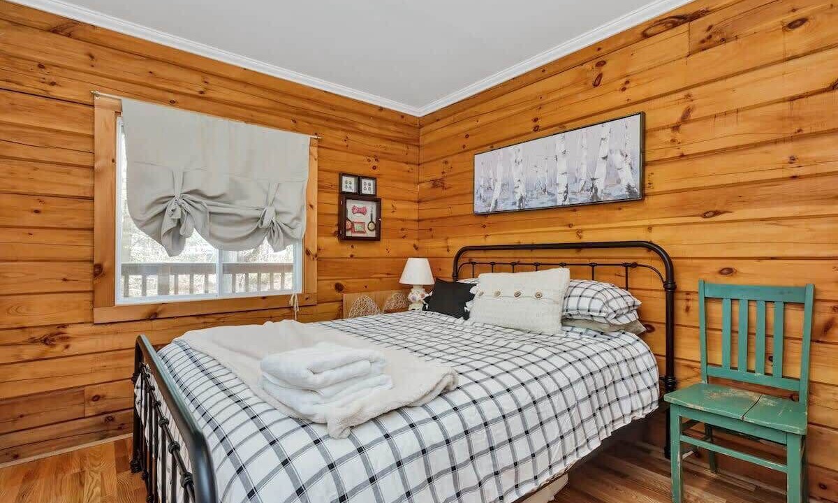 Photo of Bedroom in Frontenac