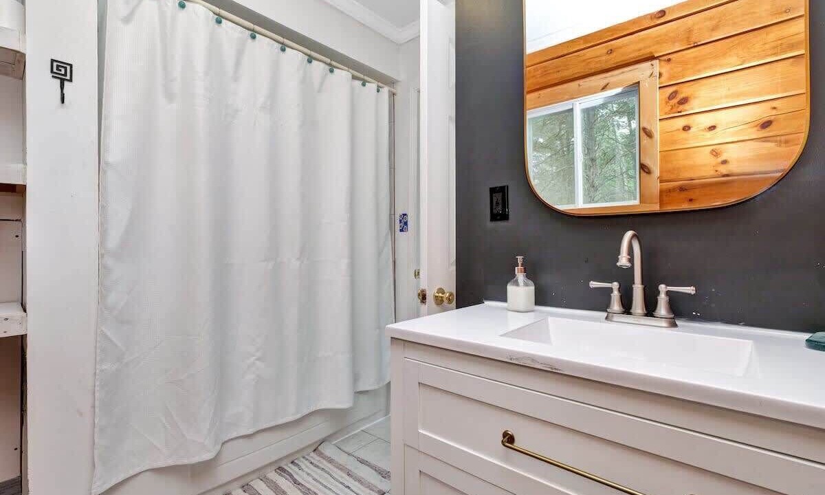 Photo of Bathroom in Frontenac