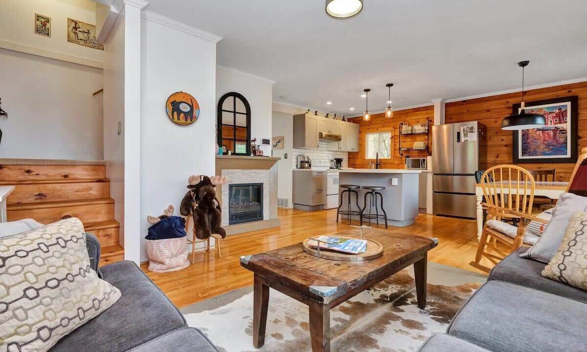 Photo of Livingroom in Frontenac