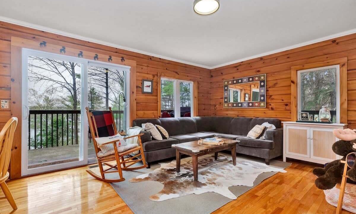 Photo of Livingroom in Frontenac
