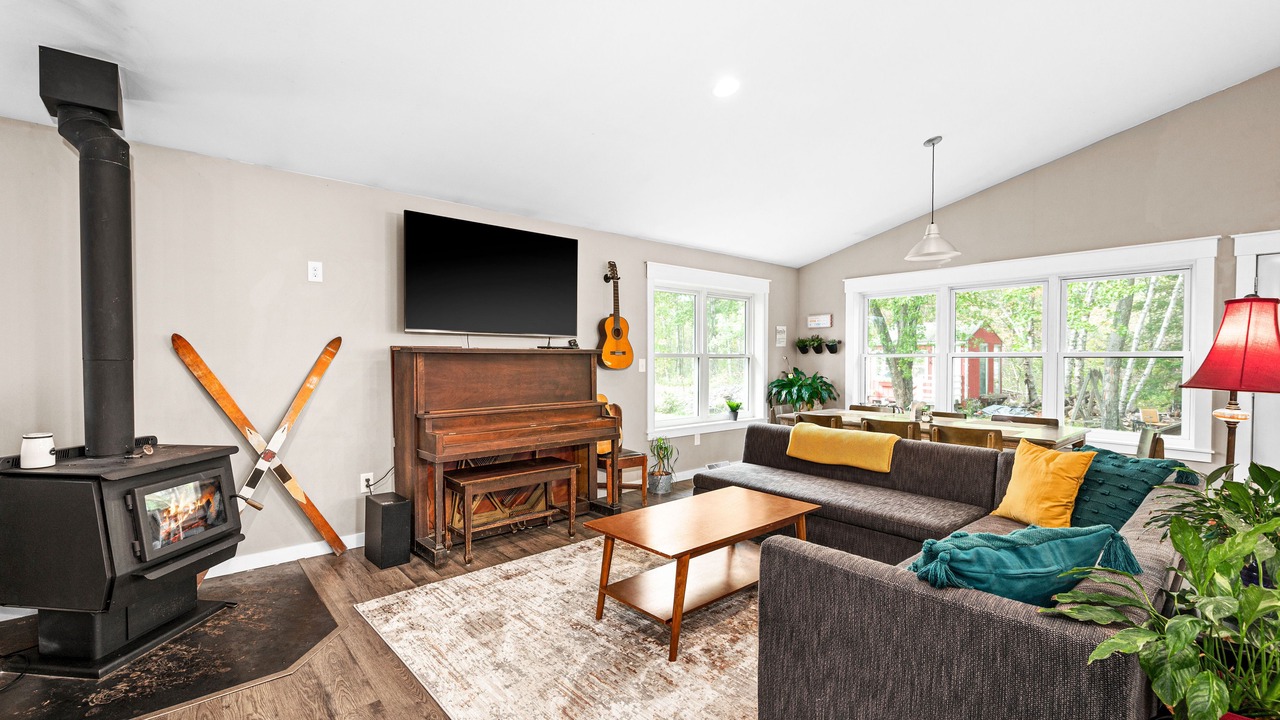 Photo of Livingroom in Hermantown