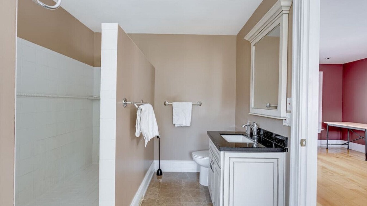 Photo of Bathroom in Brock