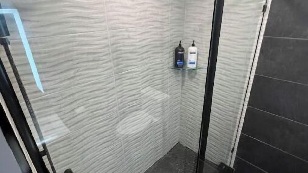 Photo of Bathroom in Eringate