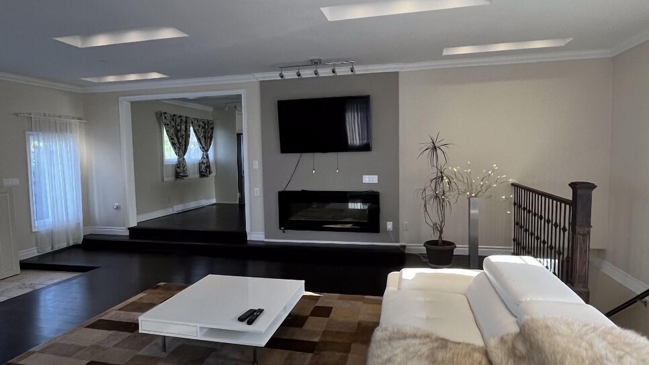 Photo of Livingroom in Bradford West Gwillimbury