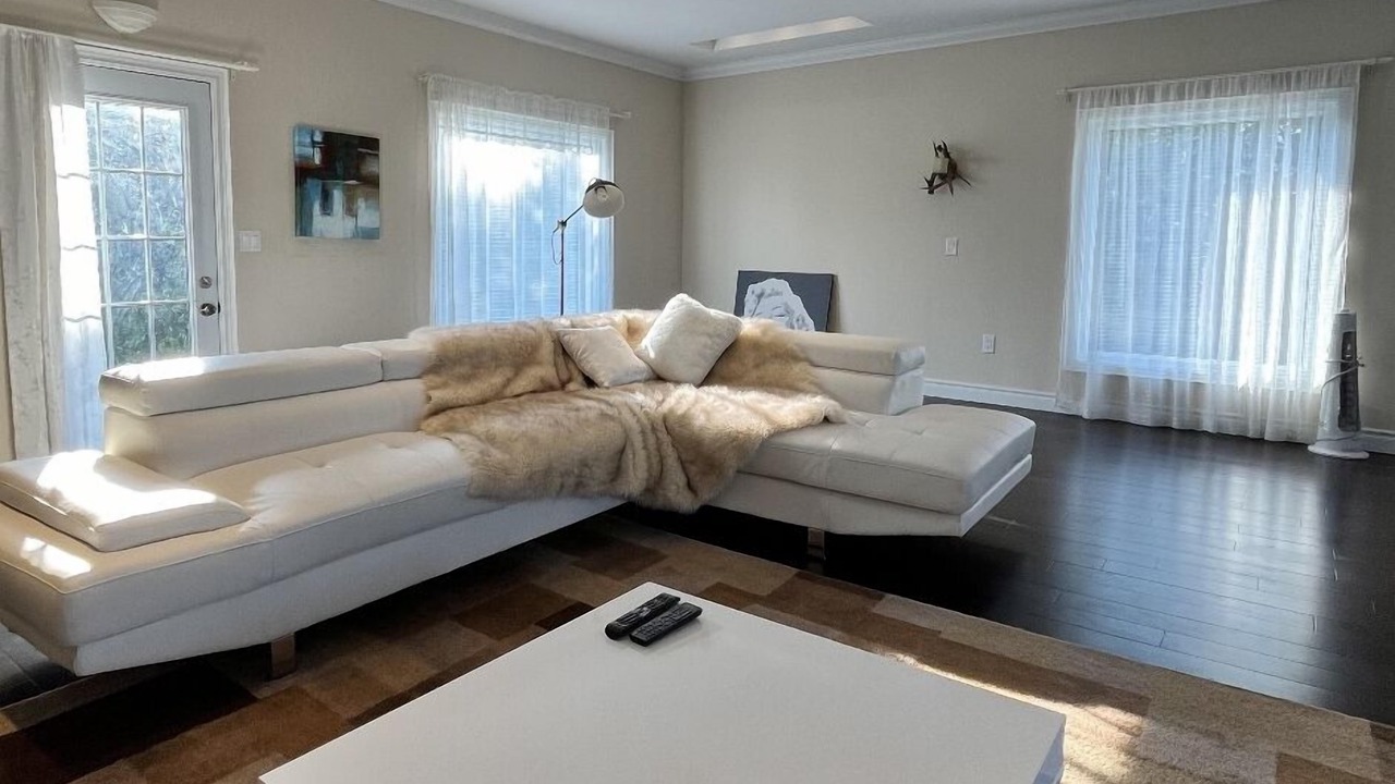 Photo of Livingroom in Bradford West Gwillimbury