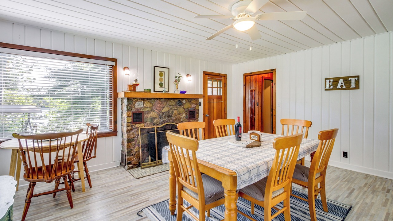 Photo of Livingroom in Emily