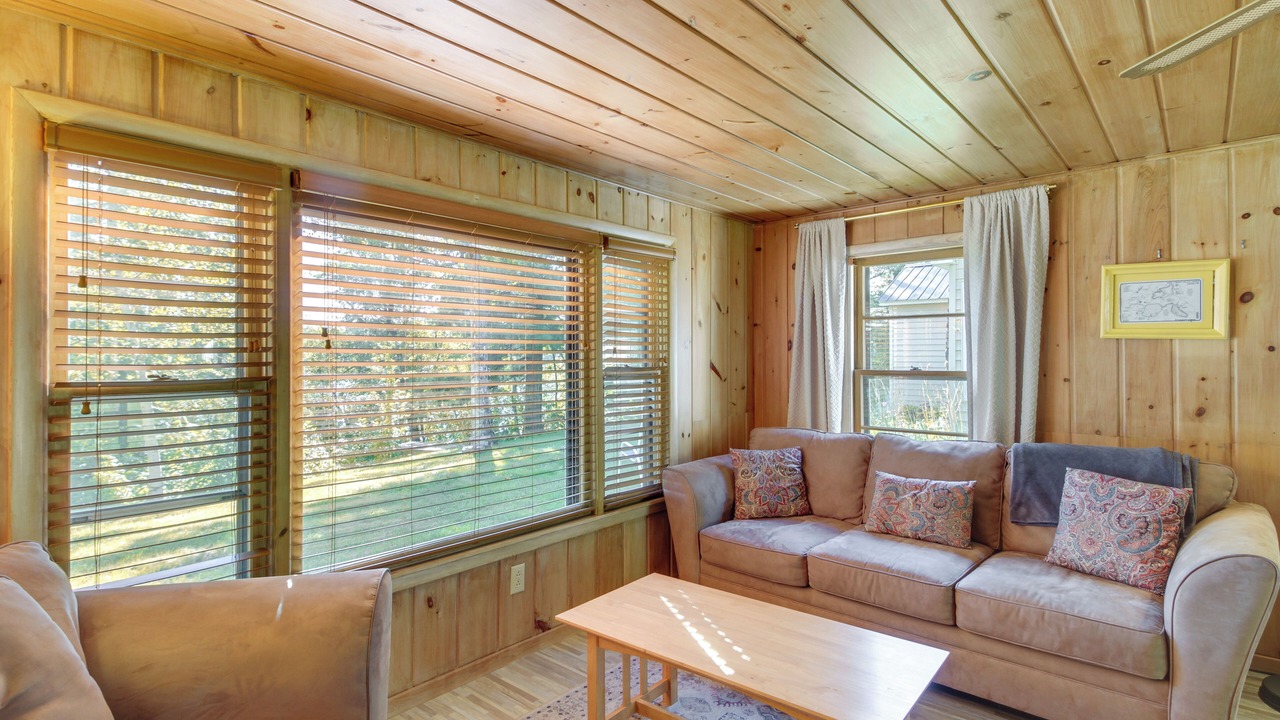 Photo of Livingroom in Emily