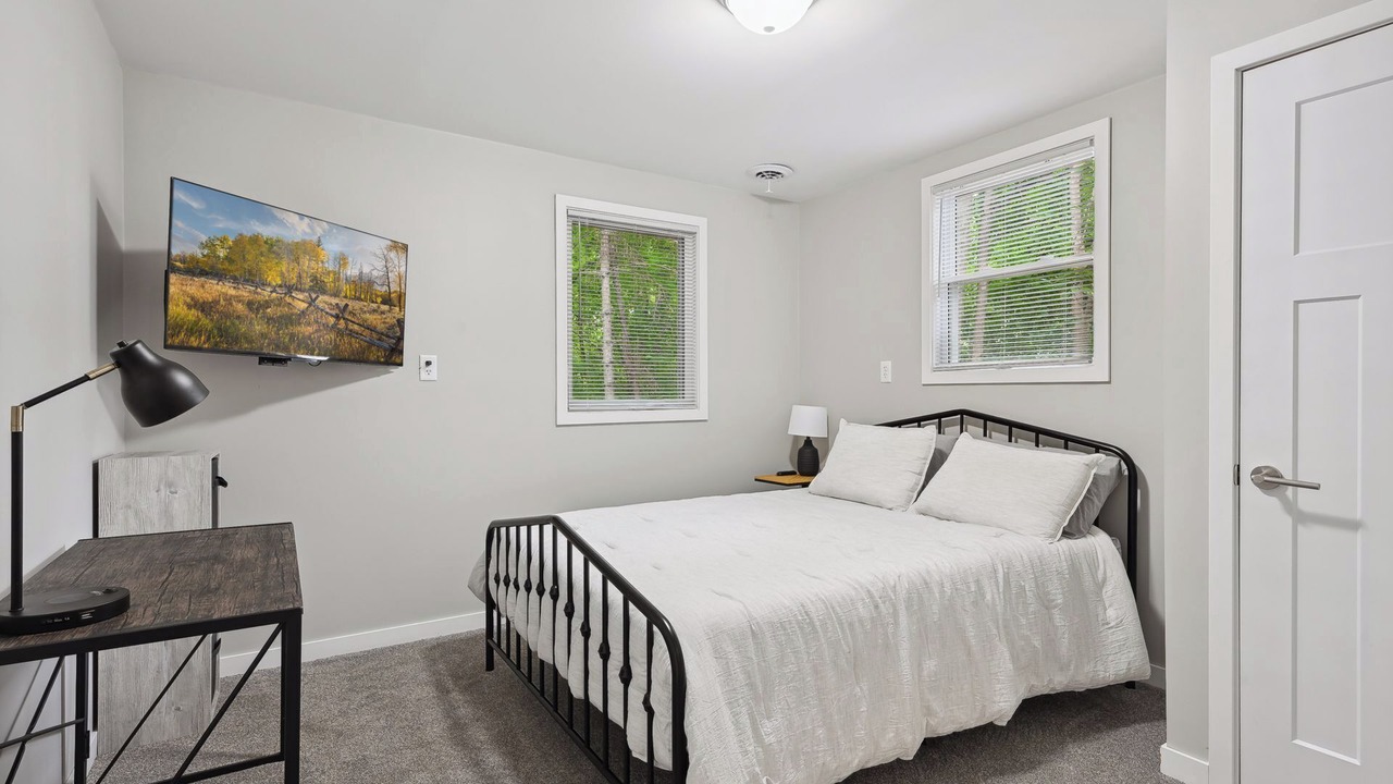 Photo of Bedroom in Deerwood