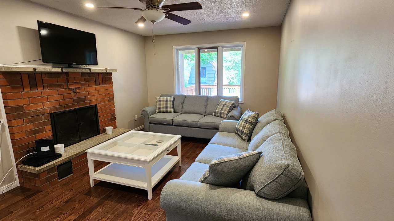 Photo of Livingroom in Quinte West