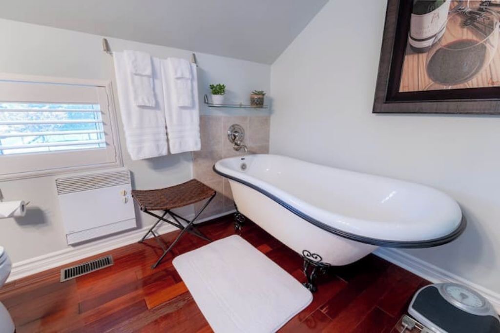 Photo of Bathroom in Port Dalhousie