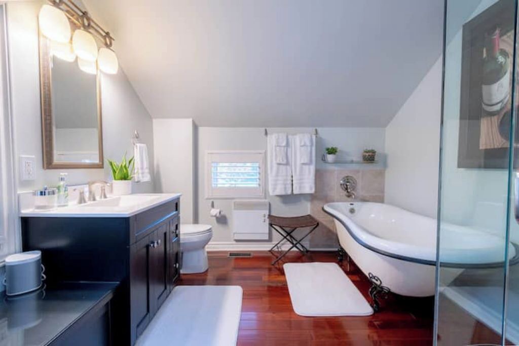 Photo of Bathroom in Port Dalhousie