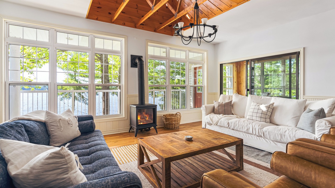 Photo of Livingroom in Bracebridge