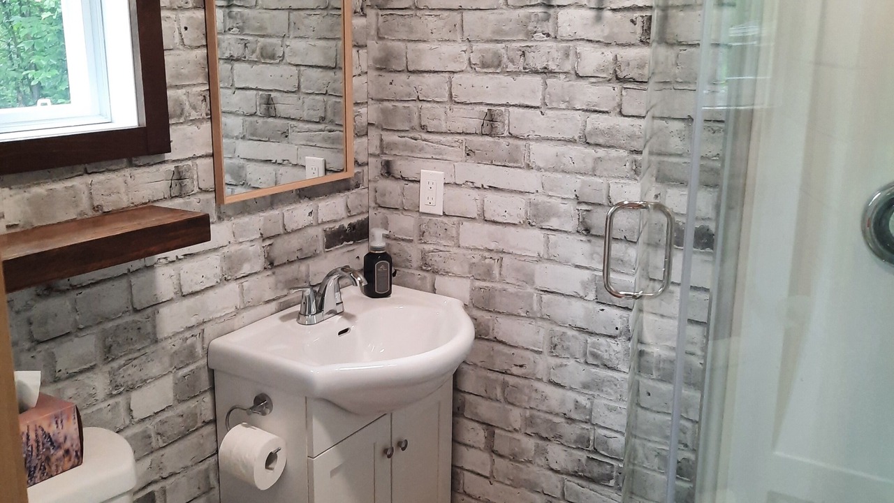 Photo of Bathroom in Unorganized Centre Parry Sound