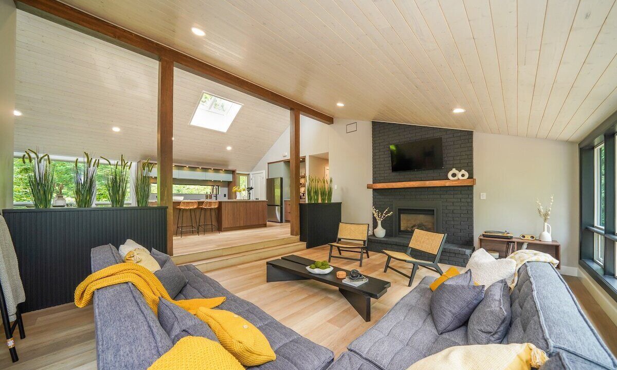 Photo of Livingroom in Grand Bend